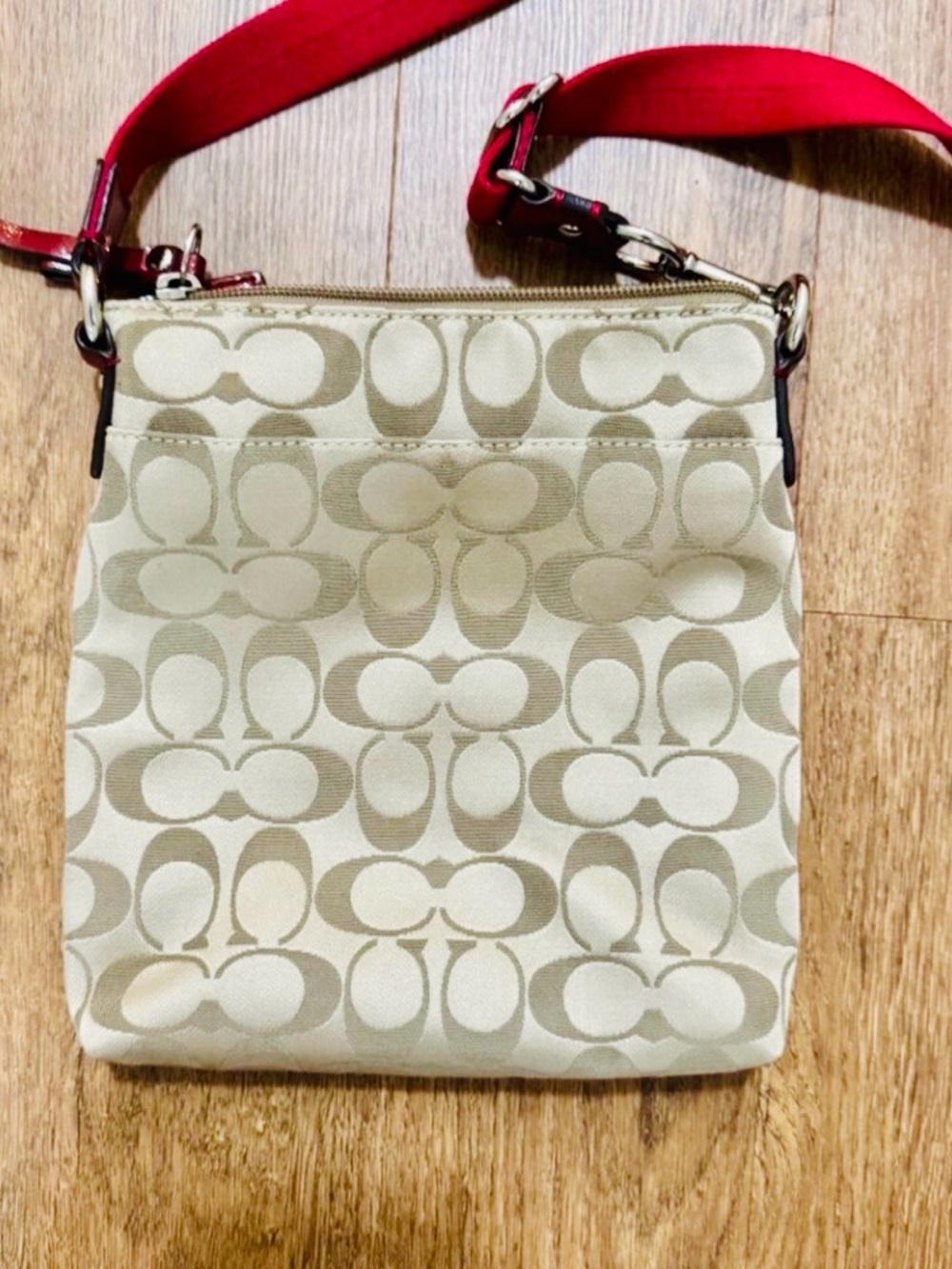 Coach Beige Signature Canvas Crossbody with Red Trim and Strap - Picture 4 of 14